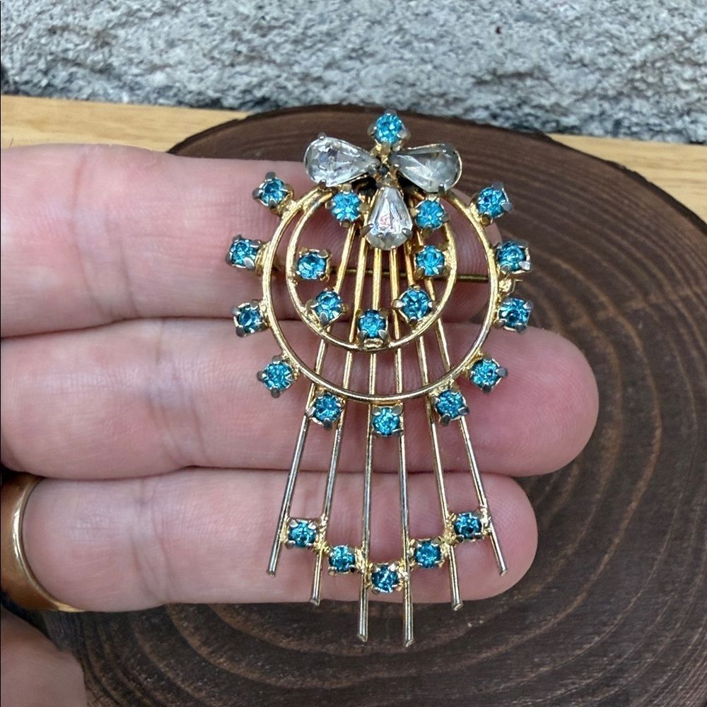 Elegant Vintage Gold and Blue Gemstone Brooch Signed Dale